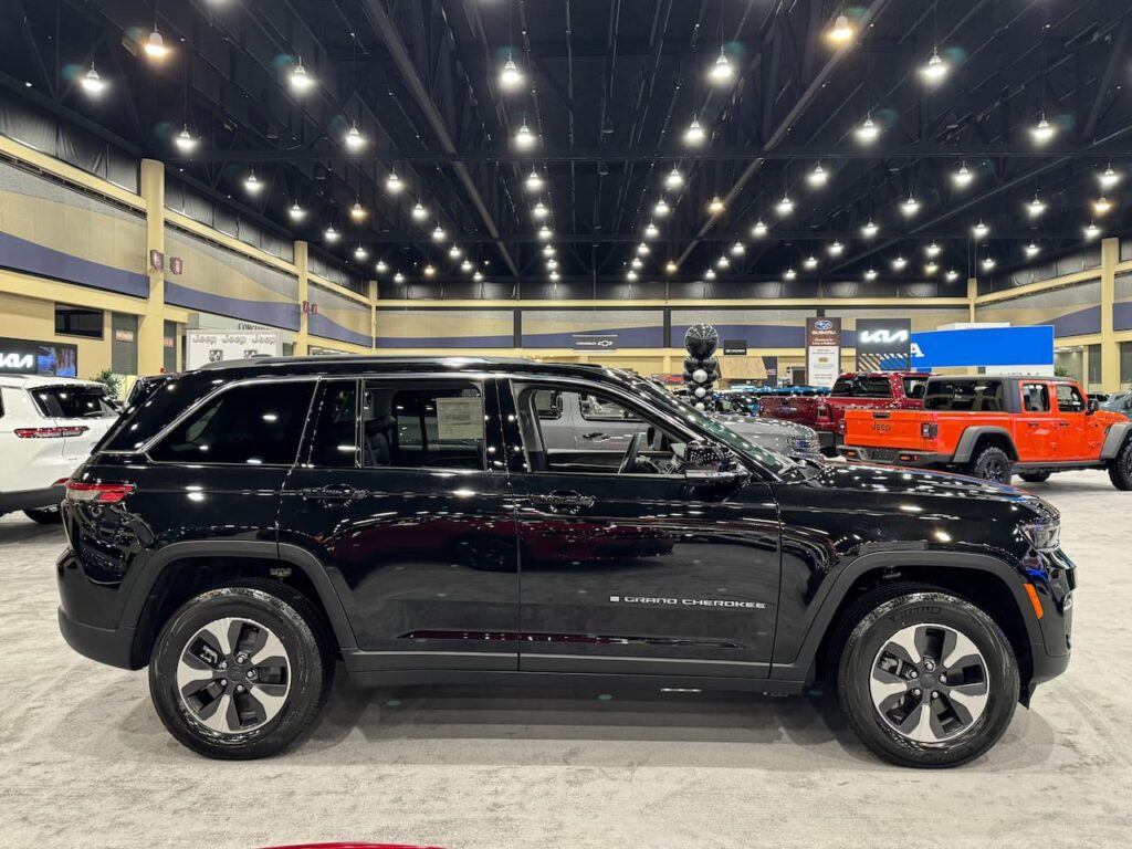 2024 Jeep Wagoneer S Revolutionizes Electric Luxury SUV Experience